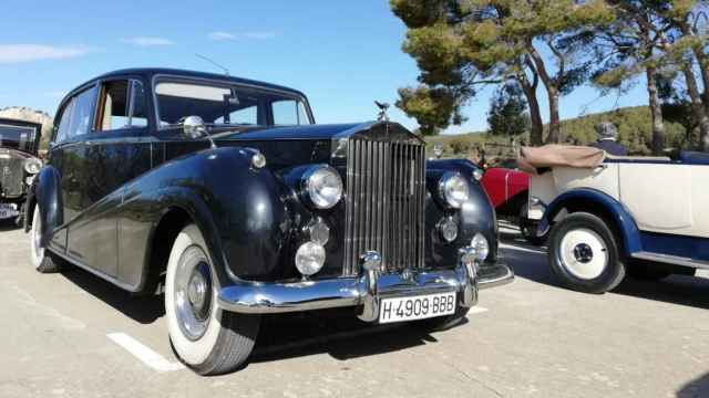 Vehículos del Rally Barcelona Sitges, en el autódromo de Terramar (Sant Pere de Ribes) /CG