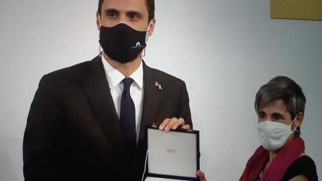 El Parlament entrega la medalla de honor a los sanitarios catalanes / EP