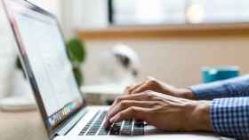 Rellenando un formulario online / PEXELS