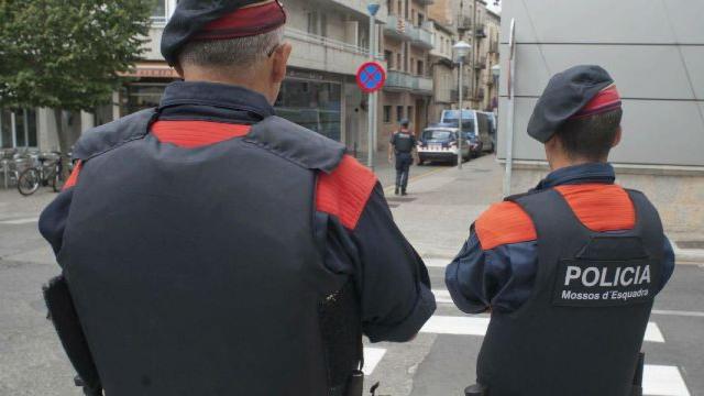 Mossos d'Esquadra del Área Regional de Recursos Operativos (Arro), en una operación anterior ⁄ EFE