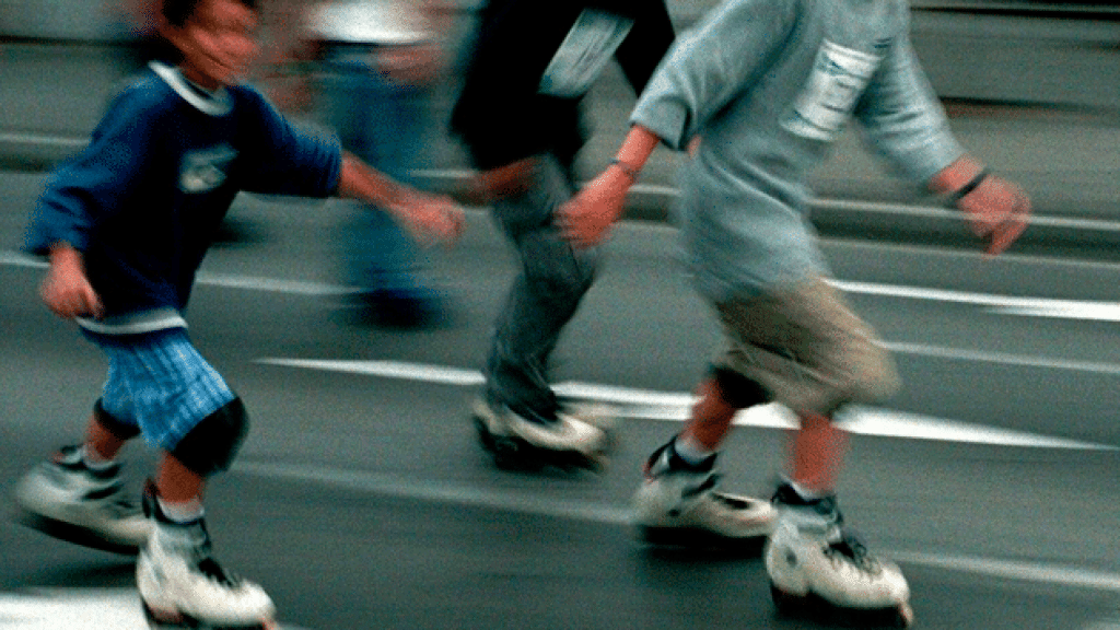 Unos niños practicando deporte / EFE