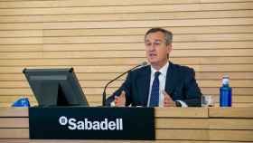 César González-Bueno, consejero delegado de Banco Sabadell, en una de sus comparecencias ante los medios / BANCO SABADELL