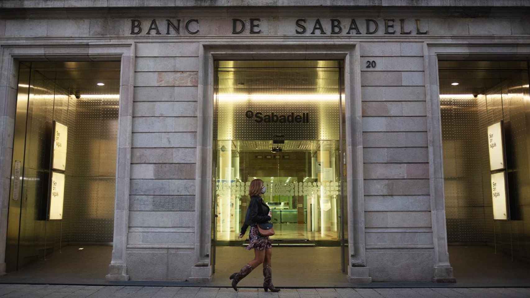 Sede histórica del Banc Sabadell / DAVID ZORRAKINO