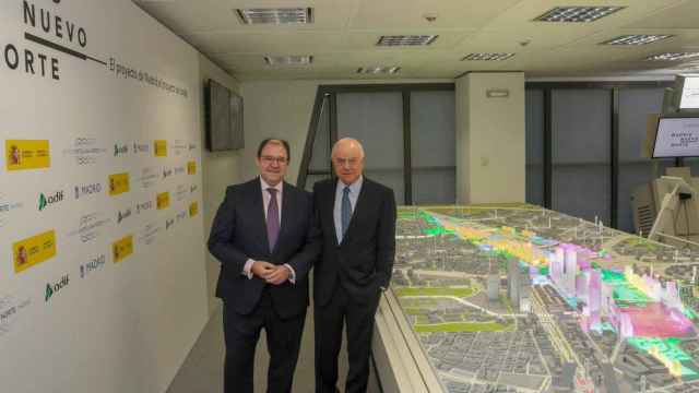 A la derecha, el expresidente de BBVA, Francisco González, junto a Antonio Béjar, presidente de Distrito Castellana Norte (DCN)