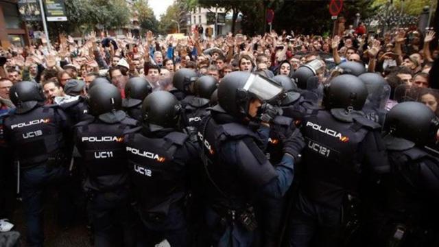 Intervención policial del 1 de octubre en Cataluña, que los hoteleros han pedido no emitir más / EFE