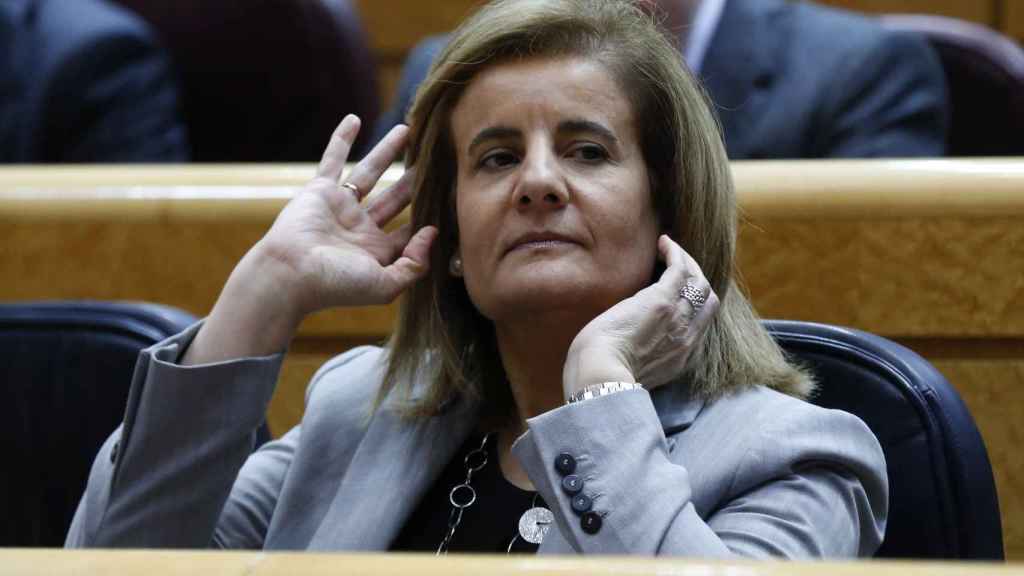 La ministra de Empleo y Seguridad Social , Fátima Báñez, durante la sesión de control al Gobierno en el pleno del Senado, el martes / EFE