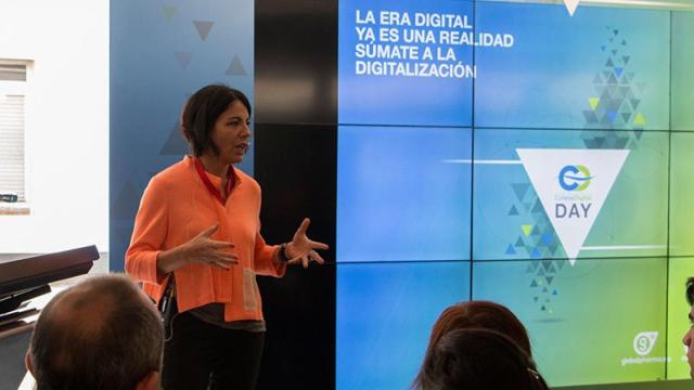Una de las participantes en el 'Cofares Digital Day' durante su ponencia.