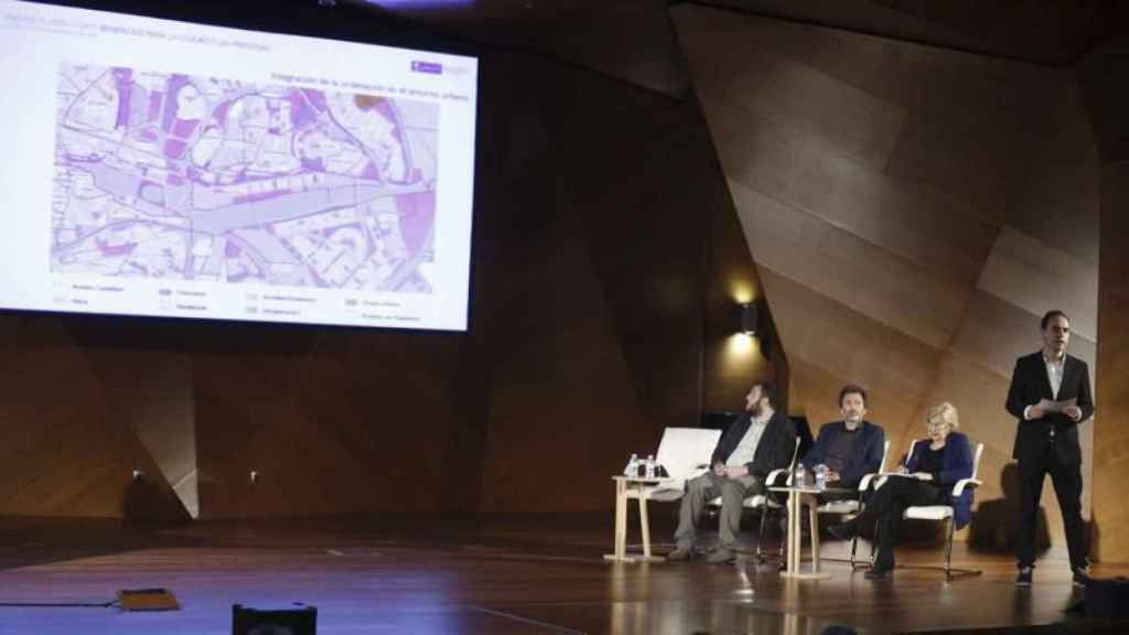 El equipo municipal de Madrid durante la presentación de Madrid Puerta Norte.