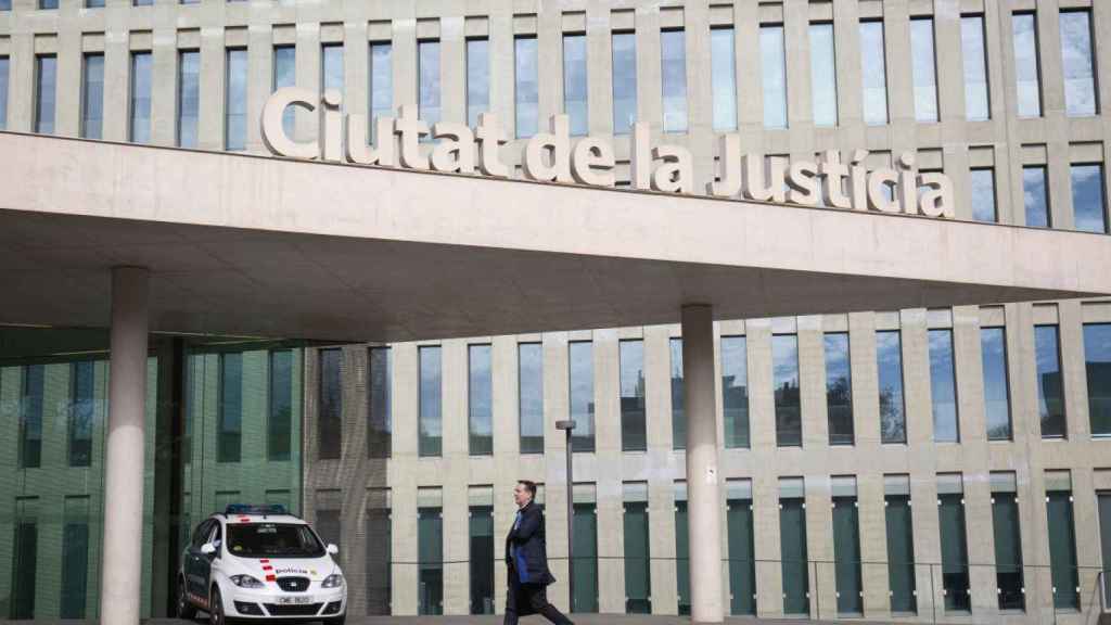 Fachada de la Ciutat de la Justícia de Barcelona, donde se ha fallado contra el Sindicat de Llogaters por coacciones a una propietaria / EP