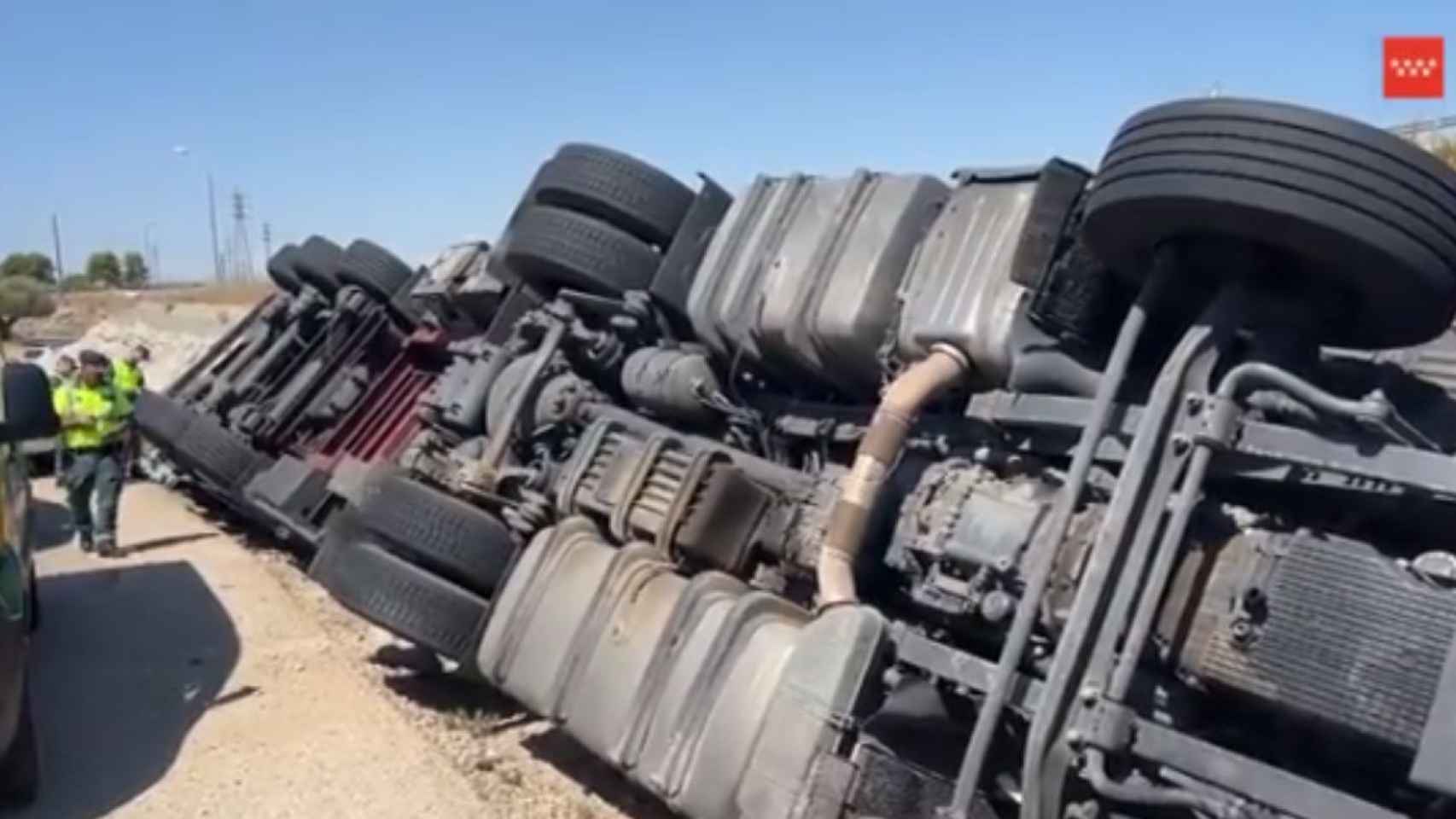 El camión accidentado en Torrejón de Velasco / COMUNIDAD DE MADRID