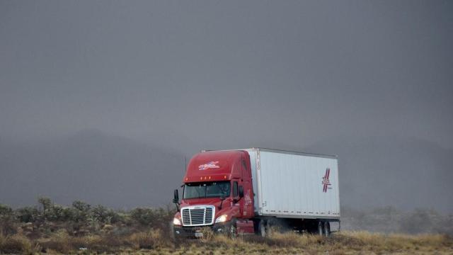 Un camión como el que conducía un hombre al que un Juez de Lleida le ha perdonado una deuda de 267.435 euros / PIXABAY