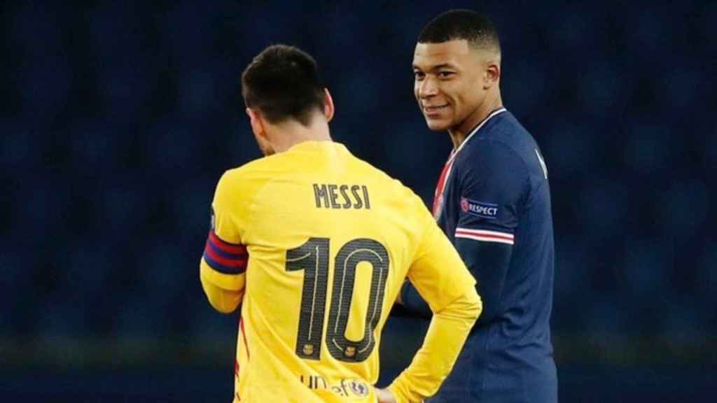 Leo Messi, junto a Mbappé en el PSG-Barça / EFE