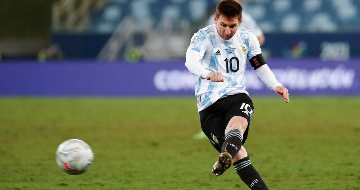 Messi durante el partido de Argentina con Bolivia / EFE