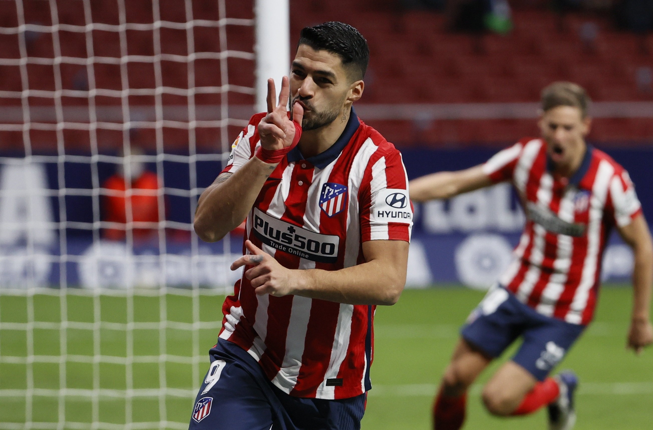 Luis Suárez, celebrando un gol contra el Valencia | EFE