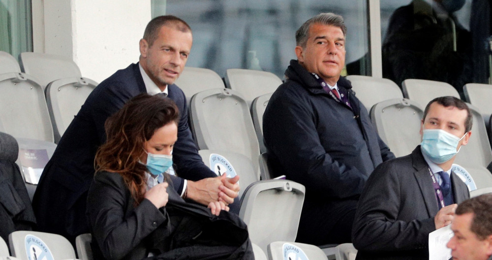 Alexander Ceferin, presidente de la UEFA, junto al presidente del Barça, Joan Laporta, en una imagen de archivo / EFE