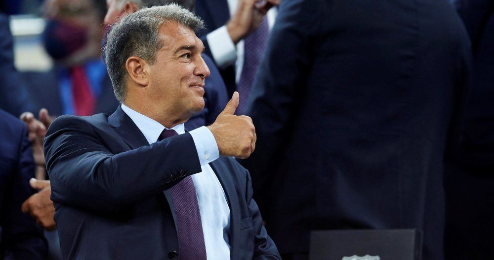 Laporta en el palco del Camp Nou / EFE