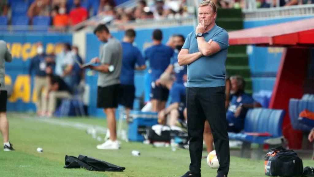 Ronald Koeman dirigiendo al Barça-Girona de pretemporada / FC Barcelona