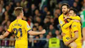 Frenkie de Jong celebrando un gol con Mess y Busquets / FC Barcelona