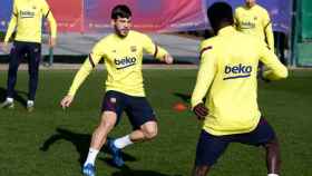 Carles Pérez en un entrenamiento con Moussa Wagué / FC Barcelona