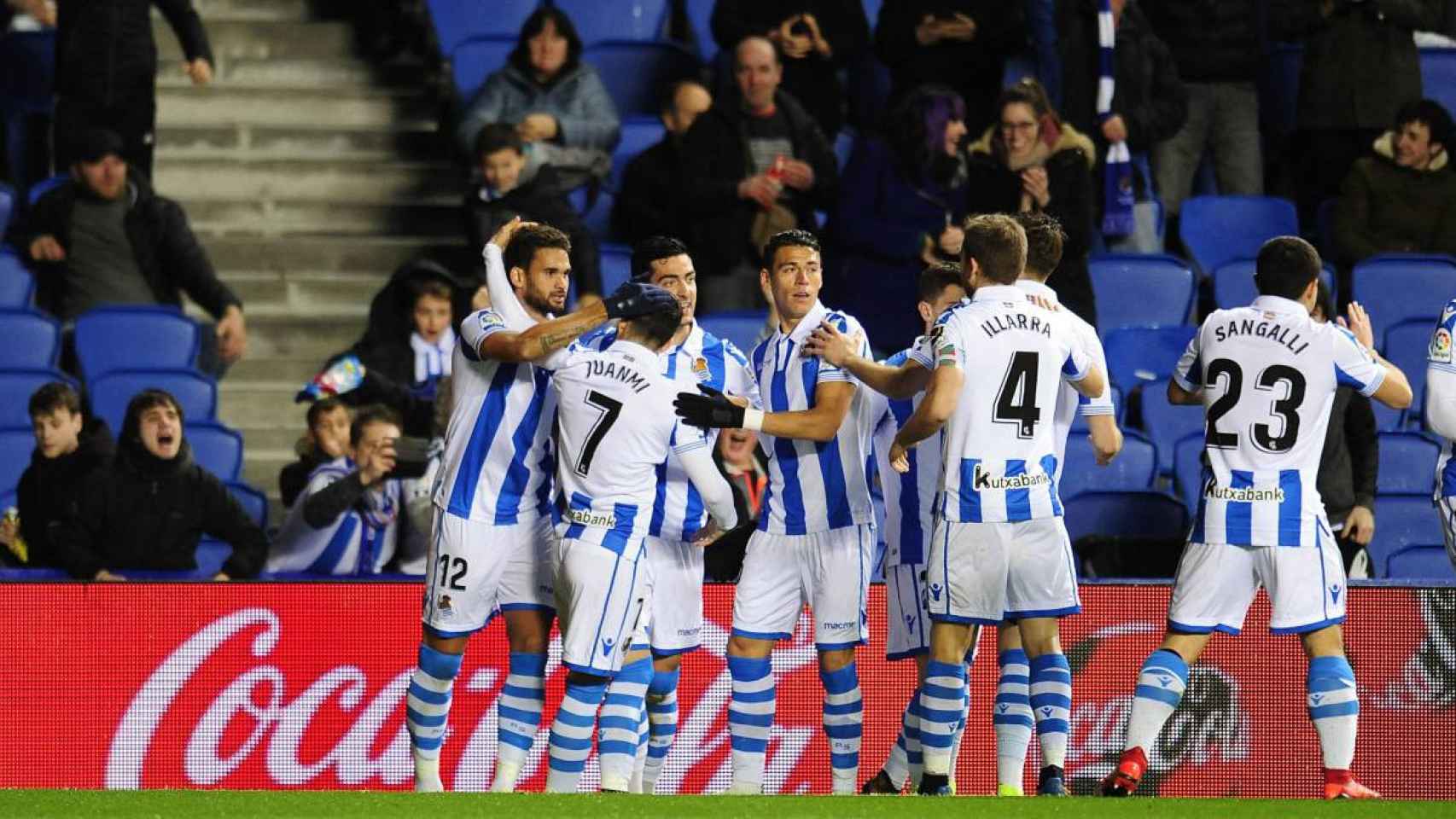 Los jugadores de la Real Sociedad celebrando un gol / EFE