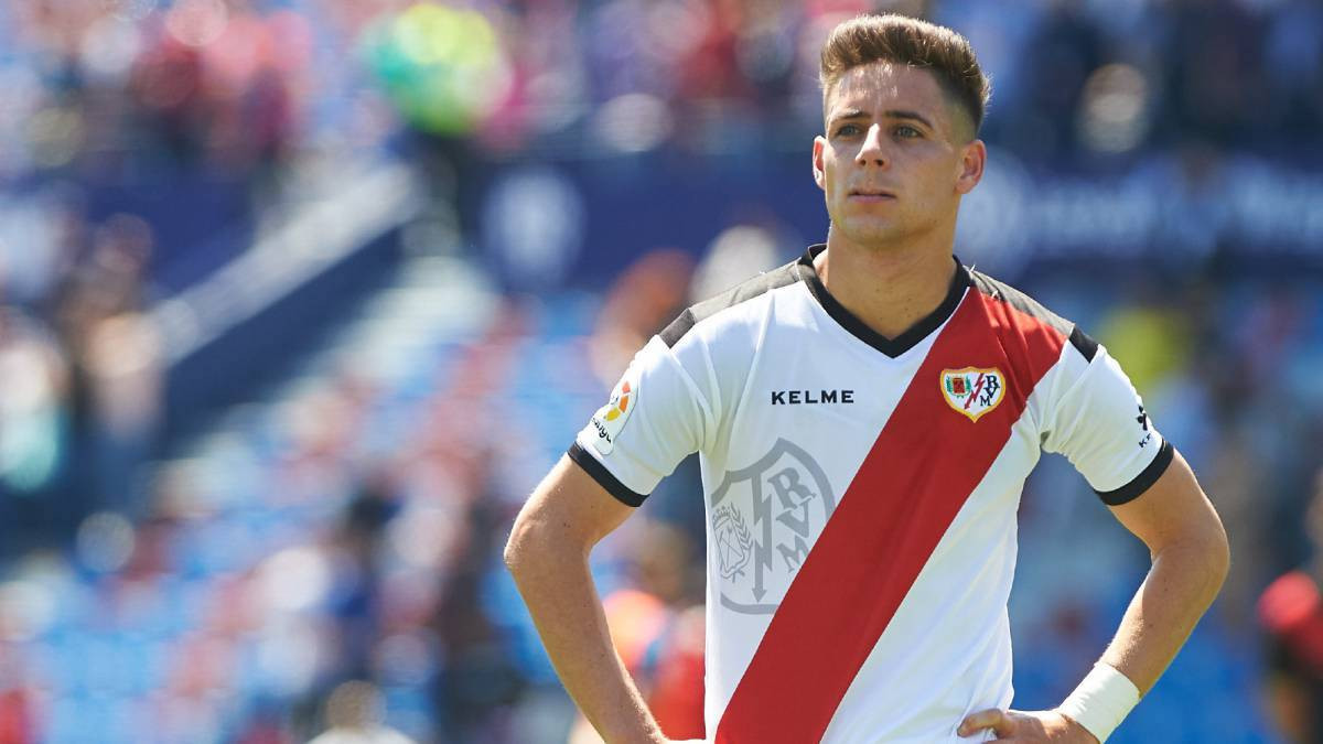 Una foto de Alex Moreno durante un partido con el Rayo Vallecano / EFE