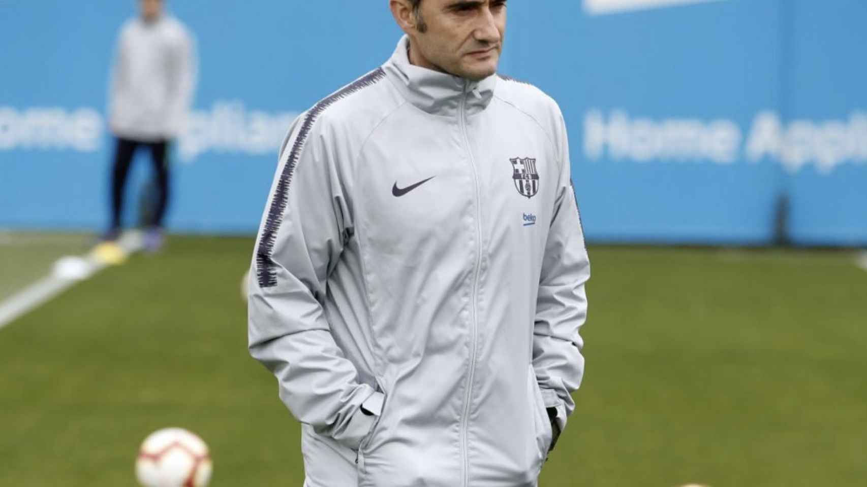 Una foto de Ernesto Valverde durante un entrenamiento del Barça / FCB