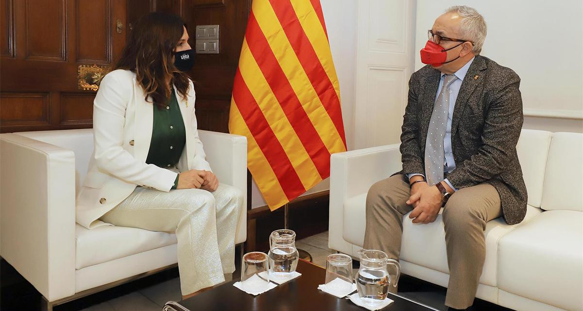 El presidente del Comité Olímpico Español (COE), Alejandro Blanco, con la 'consellera' de Presidencia, Laura Vilagrà (i), en una reunión sobre los Juegos de Invierno de Cataluña y Aragón / EFE - Departamento de Presidencia