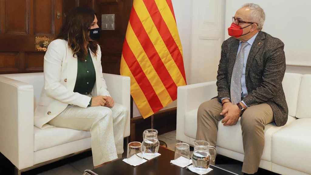 El presidente del Comité Olímpico Español (COE), Alejandro Blanco, con la 'consellera' de Presidencia, Laura Vilagrà (i), en una reunión sobre los Juegos de Invierno de Cataluña y Aragón / EFE - Departamento de Presidencia