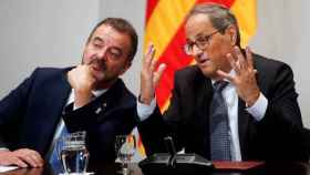 El consejero de Acción Exterior, Alfred Bosch, responsable de las 'embajadas' catalanas, junto al presidente de la Generalitat, Quim Torra / EFE