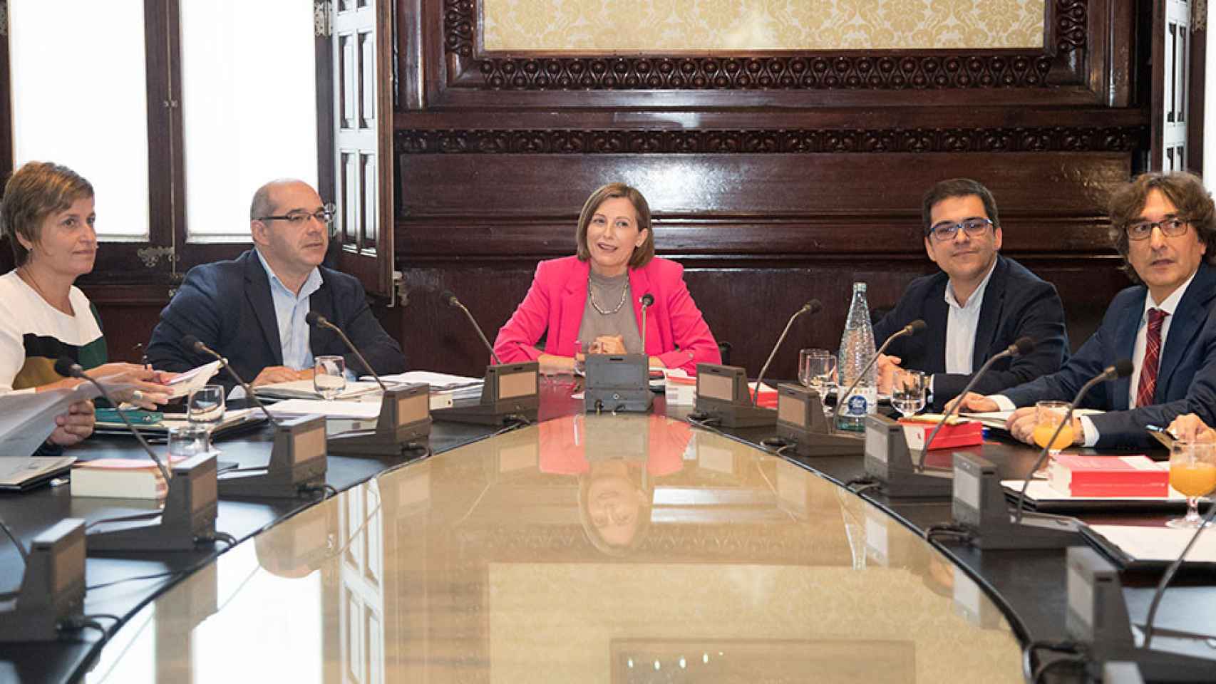 Reunión de la Mesa del Parlamento catalán antes del pleno que busca aprobar las leyes de ruptura / EFE