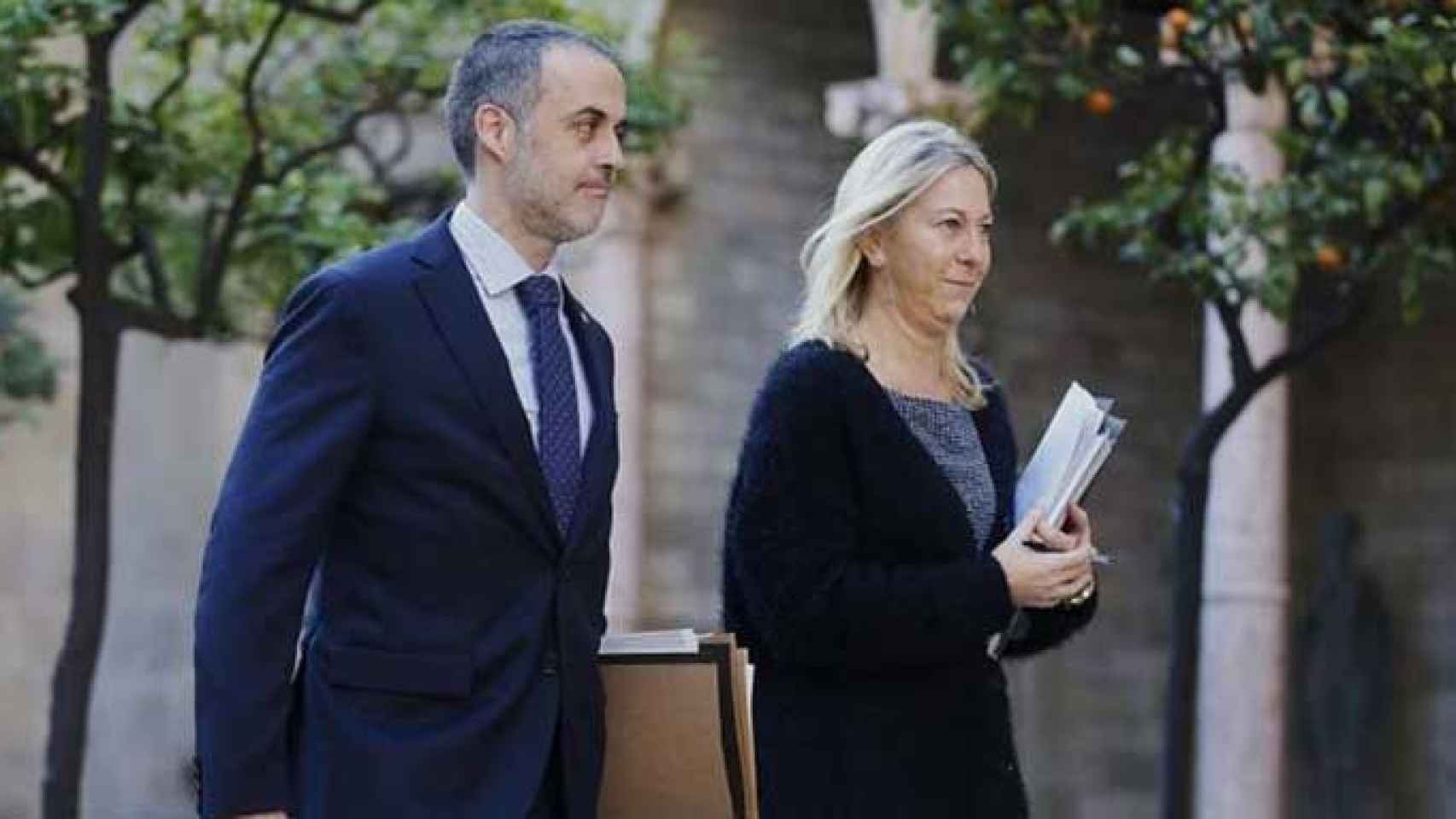 El secretario del Govern, Joan Vidal, y la consejera de Presidencia, Neus Munté, en el Palau de la Generalitat / EFE