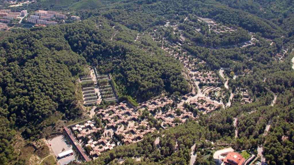 Vista aérea del cementerio de Collserola, donde el Ayuntamiento instalará el primer crematorio de animales de compañía / AJUNTAMENT DE BARCELONA