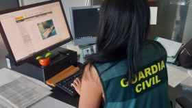 Imagen de una de las agentes de la Guardia Civil encargada del caso / GUARDIA CIVIL