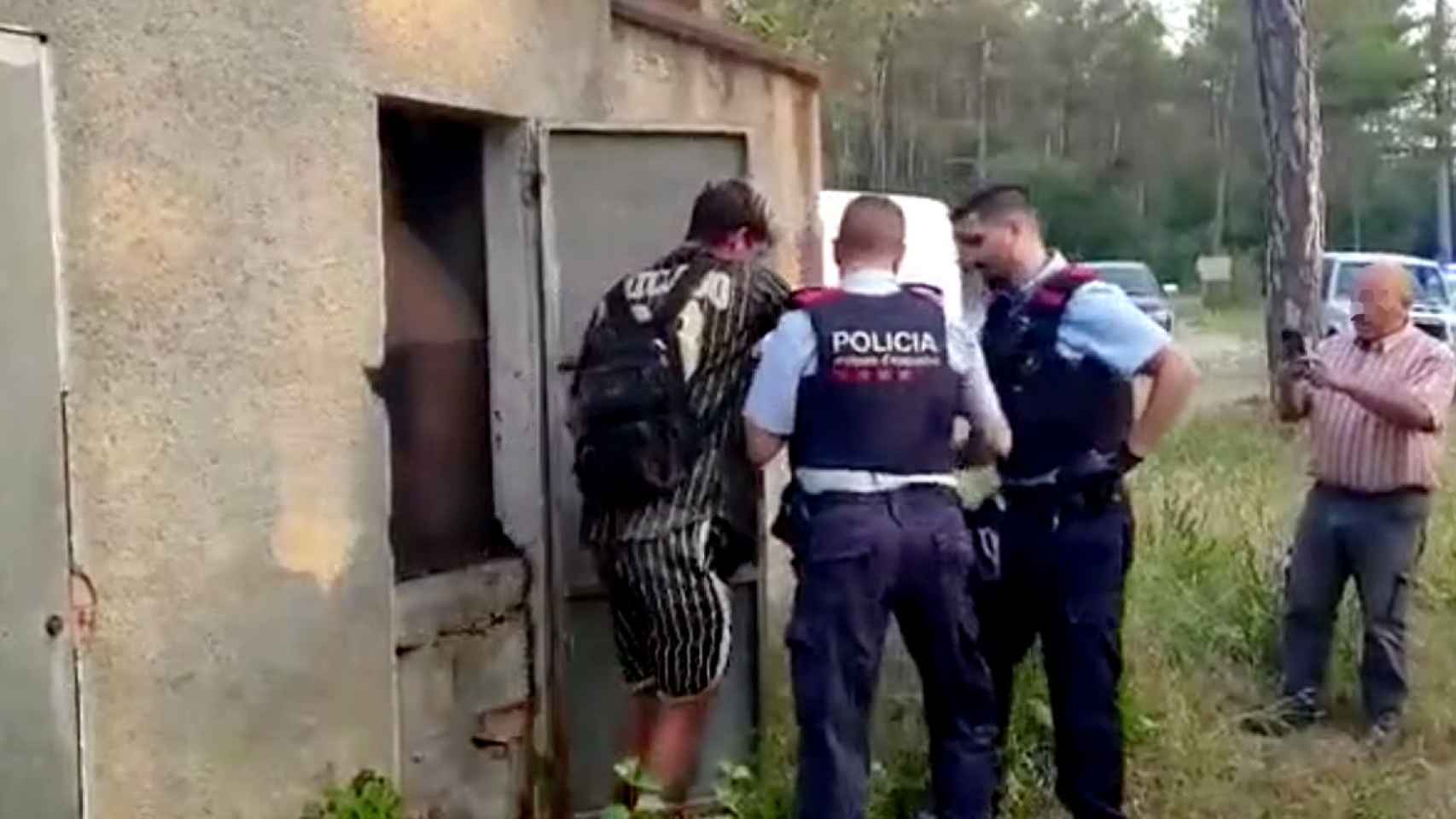 Momento de la detención del pirómano de Navès, Lleida