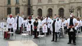 Médicos catalanes manifestándose ante la Generalitat para reclamar más recursos para la atención primaria / METGES DE CATALUNYA