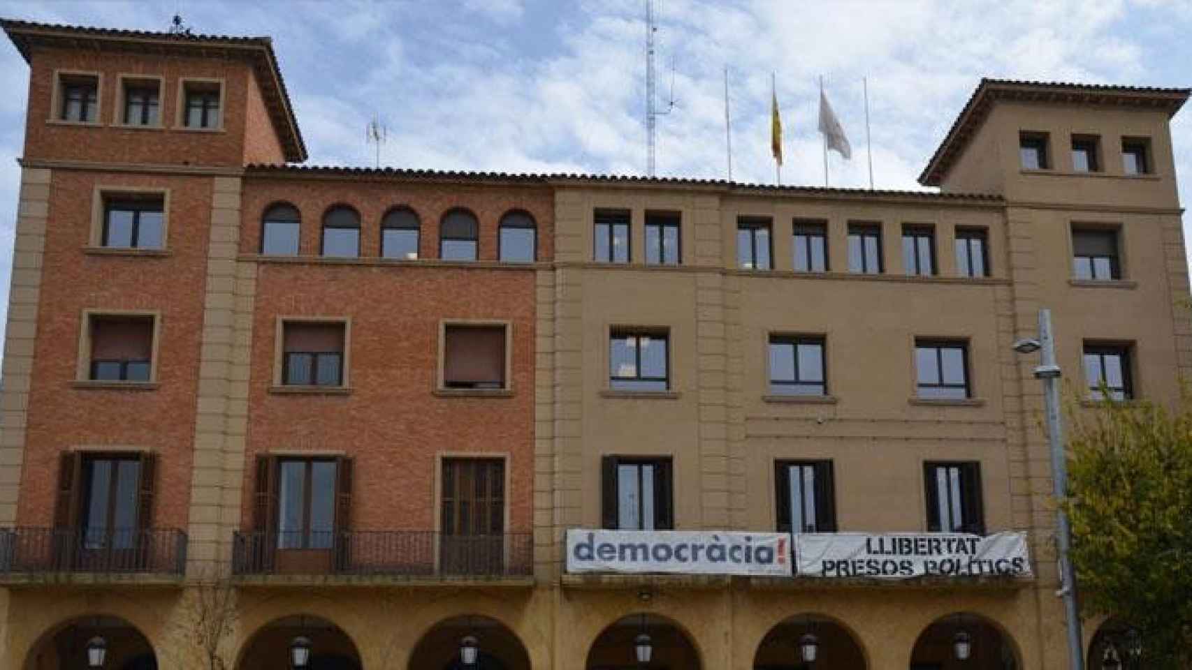 Fachada del Ayuntamiento de Mollerussa / AJ.MOLLERUSSA