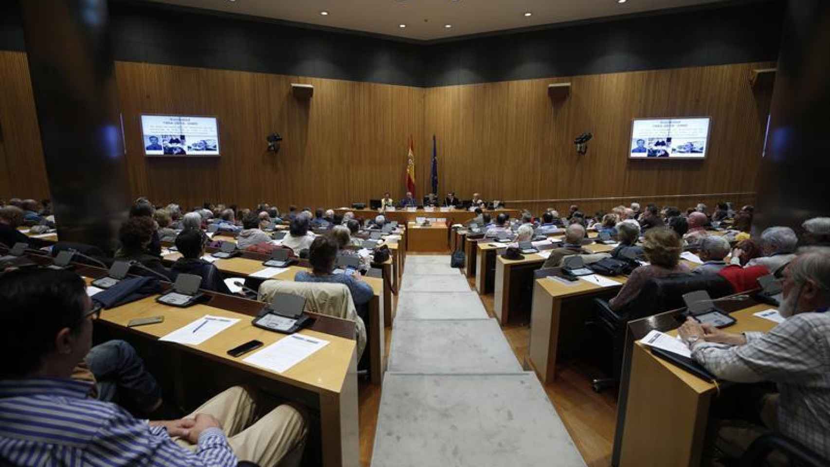 Reunión de debate sobre la Ley de Eutanasia, días antes de su tratamiento en el Congreso de los Diputados / EFE