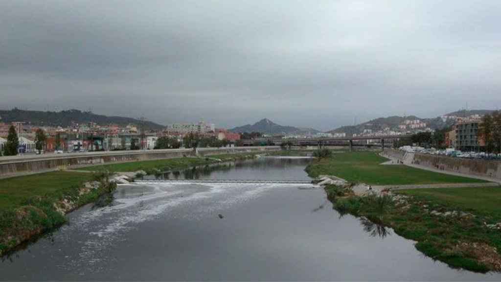 Vista del río Besòs, amenazado por un vertido de aceite de palma en Santa Perpetua de la Mogoda / CG