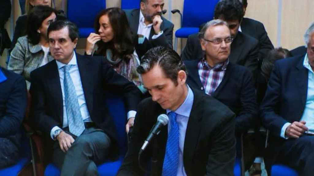 Iñaki Urdangarin, visto a través del monitor de la sala de prensa de la Escuela Balear de la Administración Pública (EBAP), declara por el 'caso Nóos'.