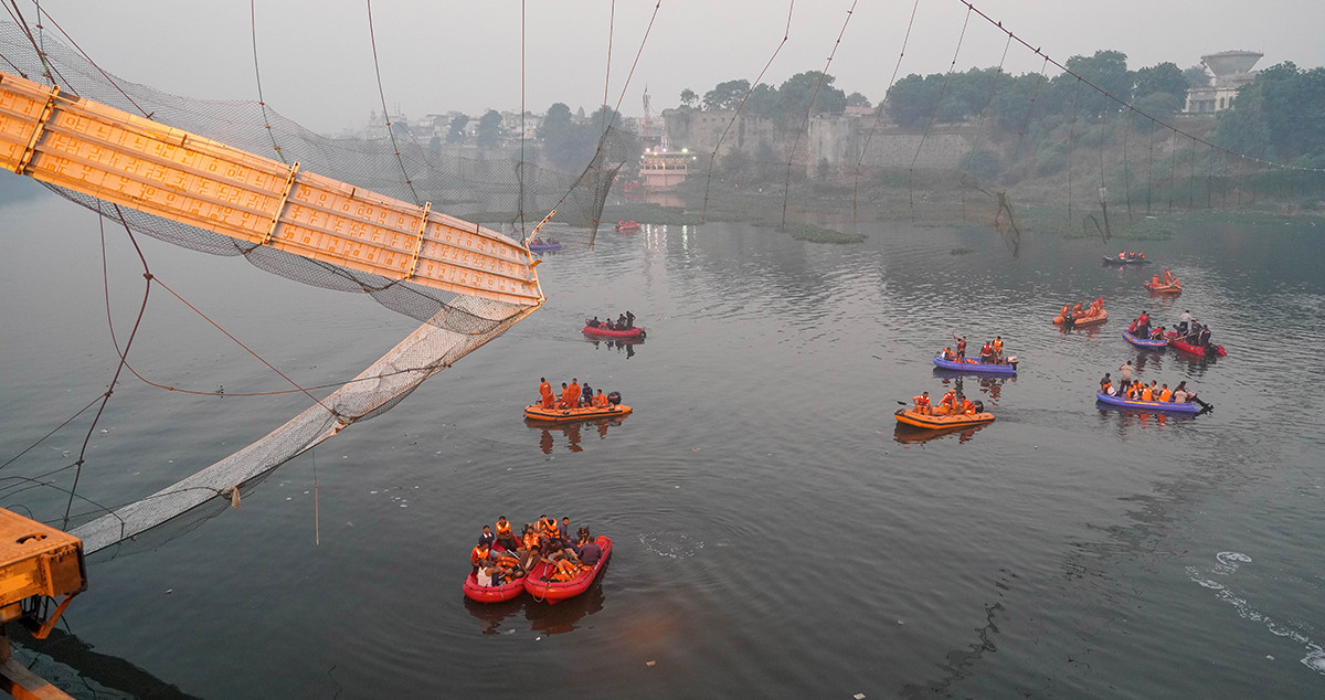 Puente caído en India / JAVE DAR - EUROPA PRESS