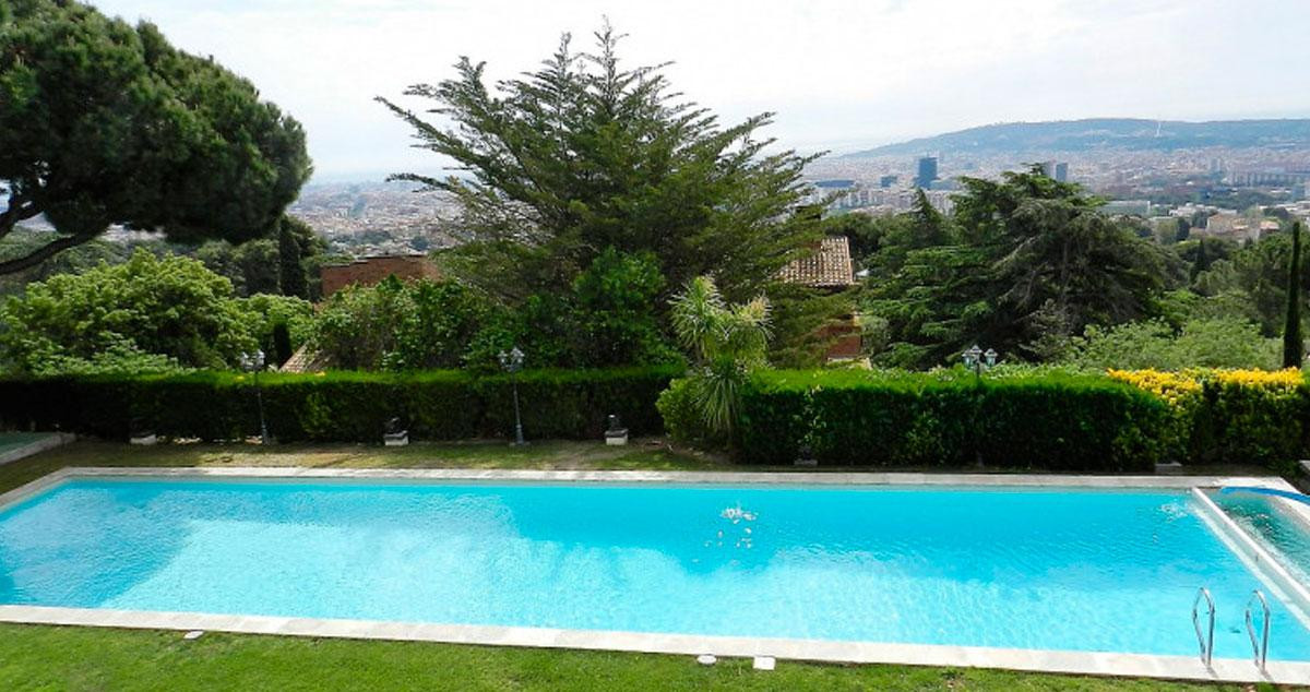 Imagen de la piscina de la nueva casa de Pep Guardiola en Barcelona y las vistas a la Ciudad Condal / PP