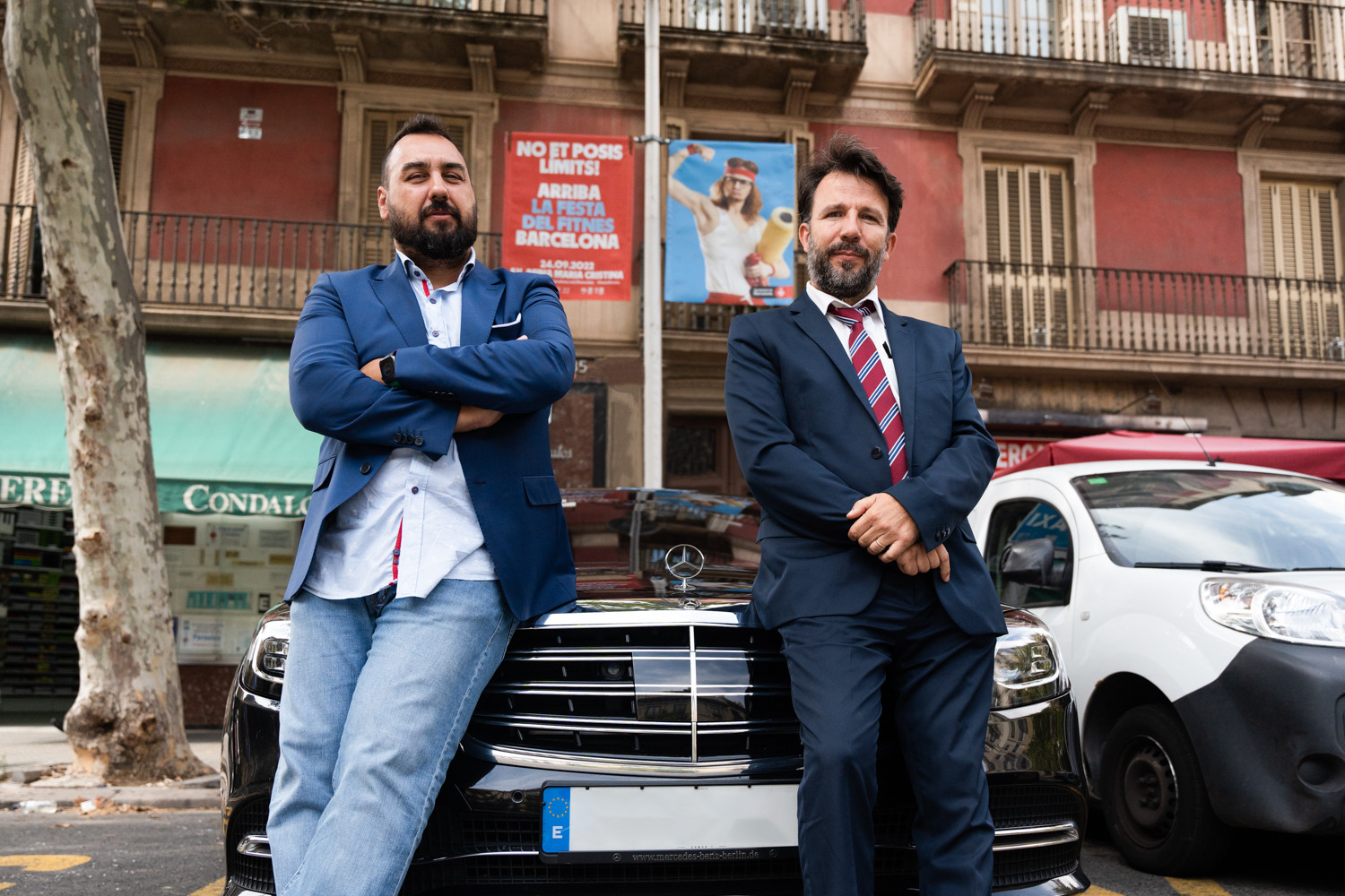 Andreu Modrego (der.) y Sergi Aduà (izq.), empresarios de VTC históricas  / LUIS MIGUEL AÑÓN (CG)