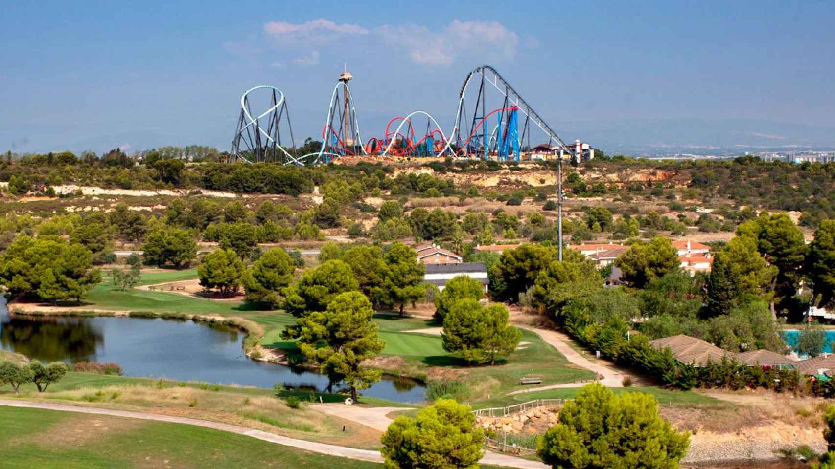 Imagen aérea de los terrenos cercanos a BCN World, junto a Port Aventura, en Tarragona / EFE