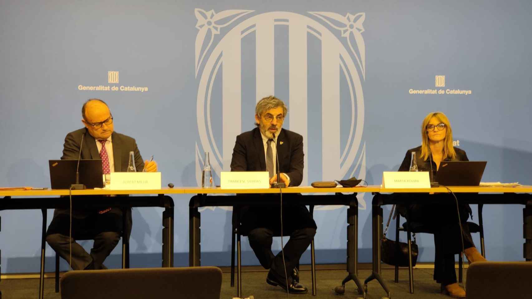 Presentación de los resultados sobre reclamaciones, denuncias y mediaciones de la Agencia Catalana de Consumo. De izquierda a derecha: Albert Melià, subdirector de la ACC, Francesc Sutrias, director de la ACC, y Marta Rovira, subdirectora de la ACC / CG