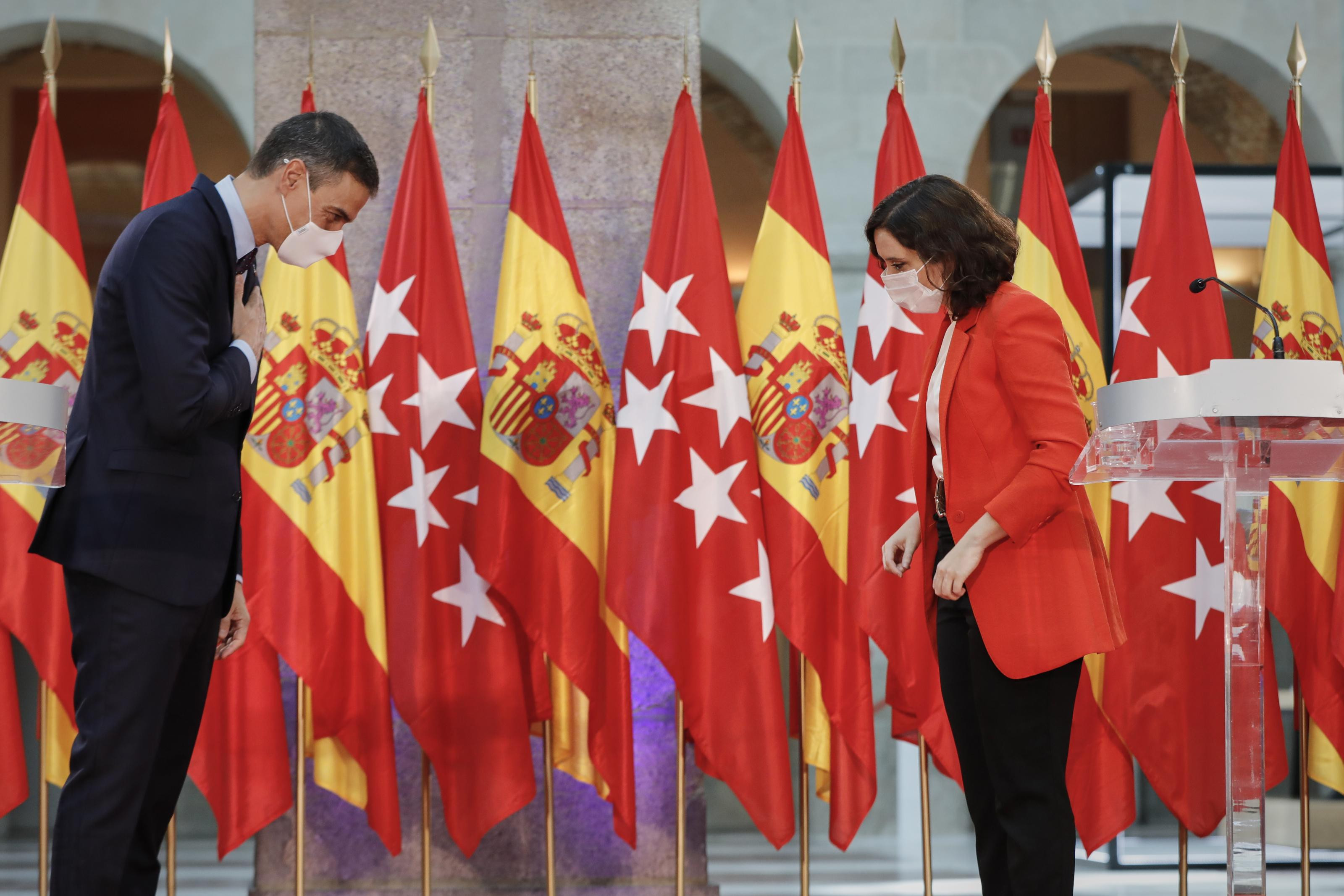 El presidente del Gobierno, Pedro Sánchez, frente a la presidenta de la Comunidad de Madrid, ahora en funciones, Isabel Díaz Ayuso / EP