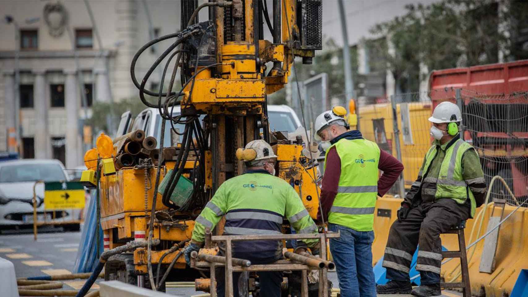 Trabajadores en una de las obras públicas de Cataluña / EUROPAPRESS