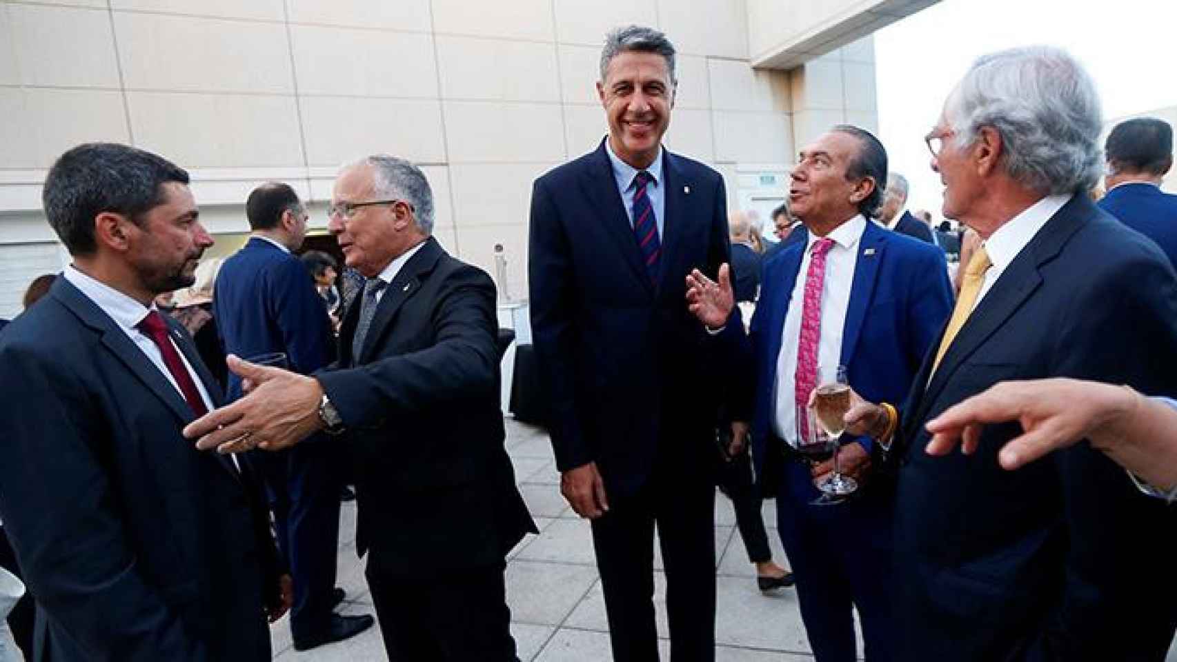 El presidente de la Cambra de Barcelona Joan Canadell (i), el concejal del PP en el Ayuntamiento Josep Bou (2i) el concejal del Ayuntamiento de Badalona Xavier García Albiol (c), el periodista Justo Molinero (2d) y el exalcalde de Barcelona Xavier Trías (