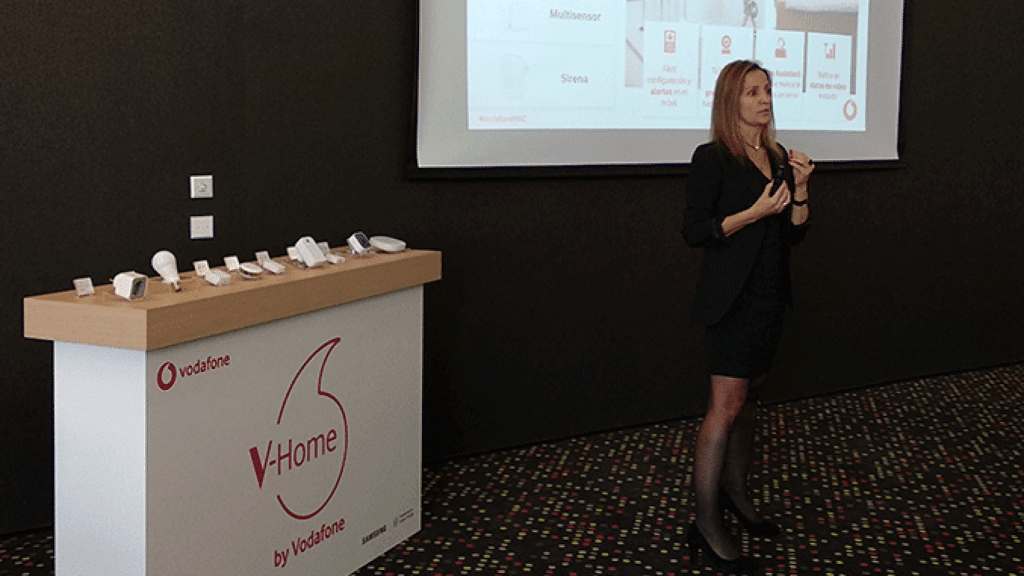 La directora de Productos e Innovación de Vodafone, Blanca Echániz, en la presentación de su plataforma con Samsung para el hogar inteligente / CG