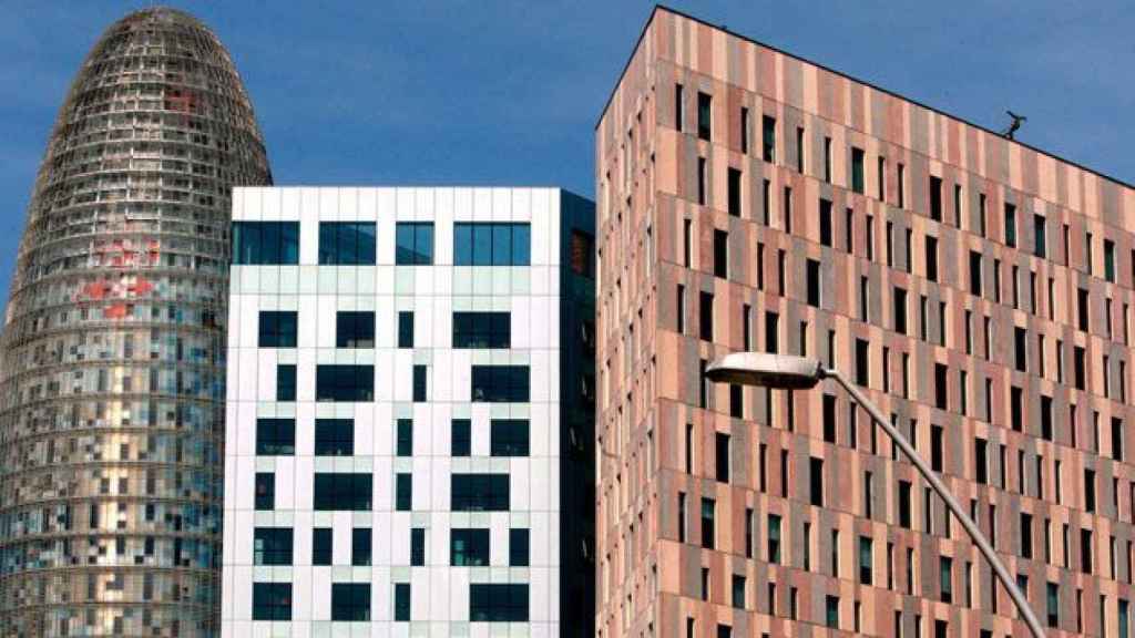 La Torre Glòries (i), edificio ofrecido como sede de la EMA en Barcelona / EFE