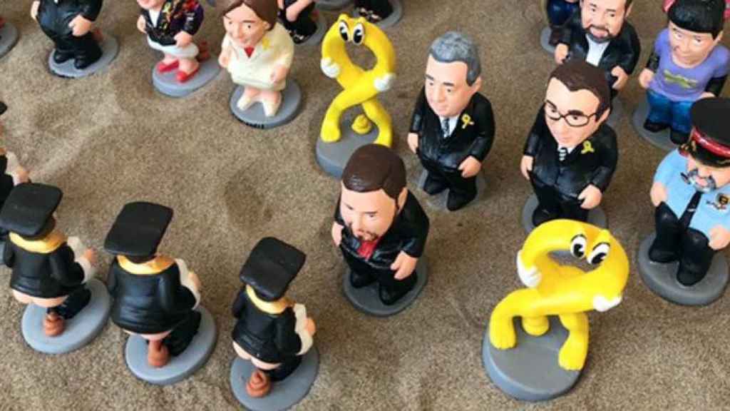 El caganer en forma de lazo amarillo, la figura de los pesebres independentistas / CAGANER.COM